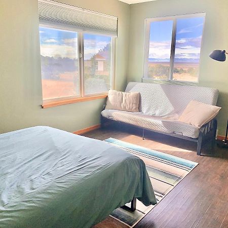 Cozy Remote Retreat • Mountain Views • Stargazing Villa Crestone ภายนอก รูปภาพ