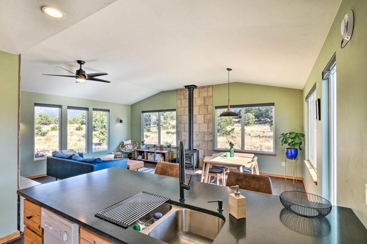 Cozy Remote Retreat • Mountain Views • Stargazing Villa Crestone ภายนอก รูปภาพ