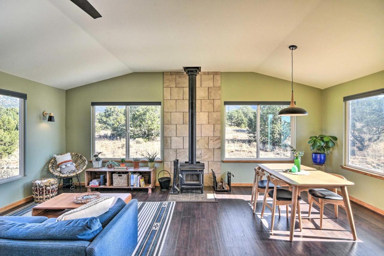 Cozy Remote Retreat • Mountain Views • Stargazing Villa Crestone ภายนอก รูปภาพ