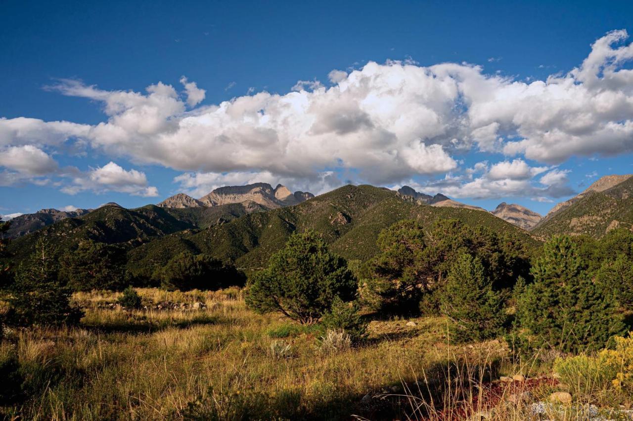 Cozy Remote Retreat • Mountain Views • Stargazing Villa Crestone ภายนอก รูปภาพ