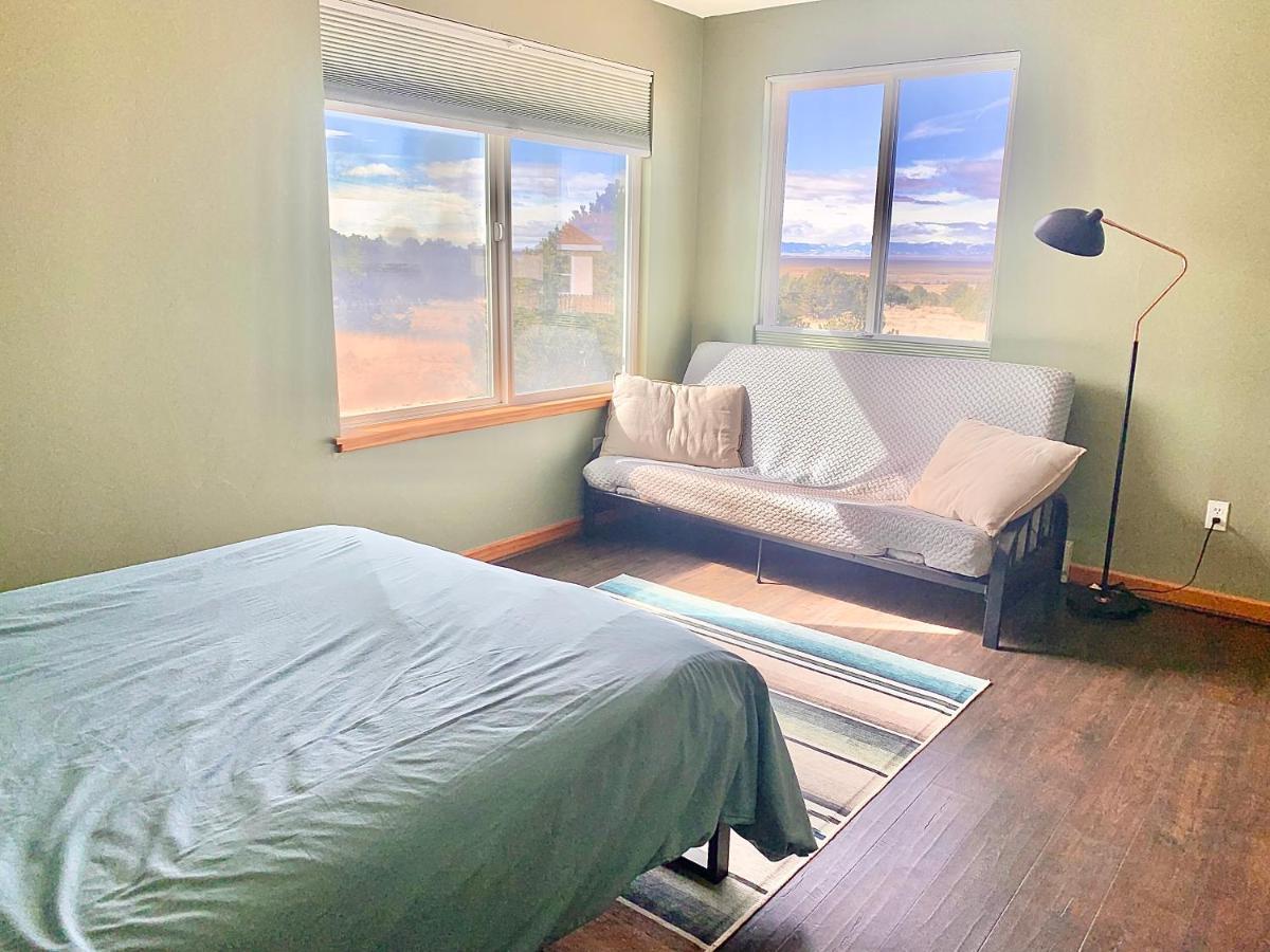 Cozy Remote Retreat • Mountain Views • Stargazing Villa Crestone ภายนอก รูปภาพ